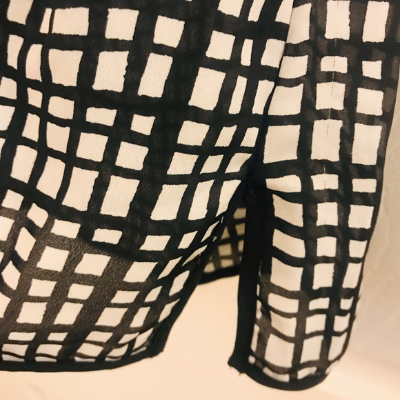 Liz Claiborne Sleeveless Blouse - Picture 4 of 6